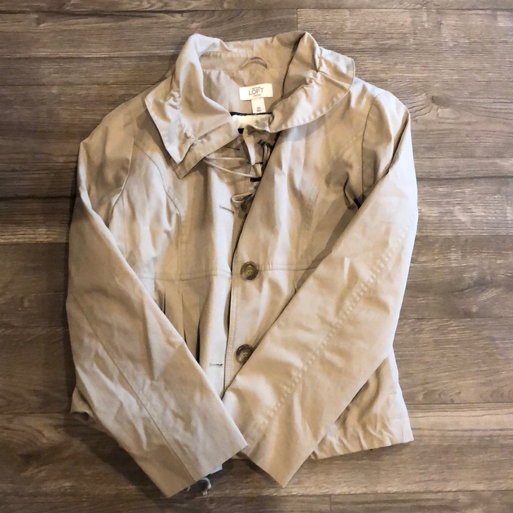 LIKE NEW- tan lightweight jacket- Ann Taylor loft